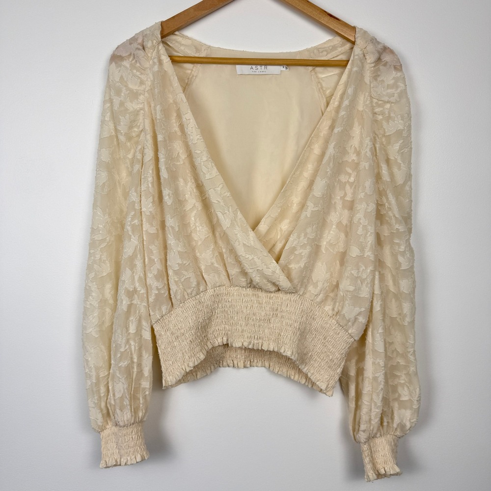 ASTR‎ The Label Floral Jacquard Smocked Top Womens Medium Cream Boho Coquette